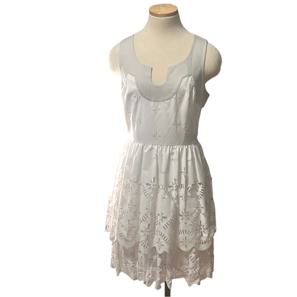 Milly "Pippa" Laser Cut Sleeveless Linen Dress, White, Size 6 - Picture 4 of 13